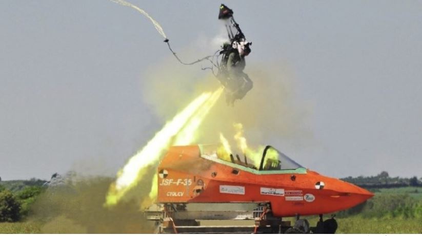 Nyawa di Atas Roket: Mengenal Kursi Lontar, Teknologi Terakhir Penyelamat Pilot Tempur